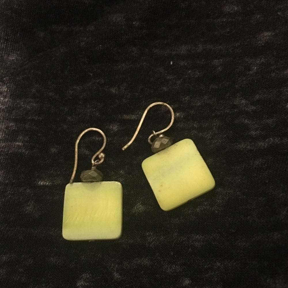 🌈Silpada citron mother of pearl earrings